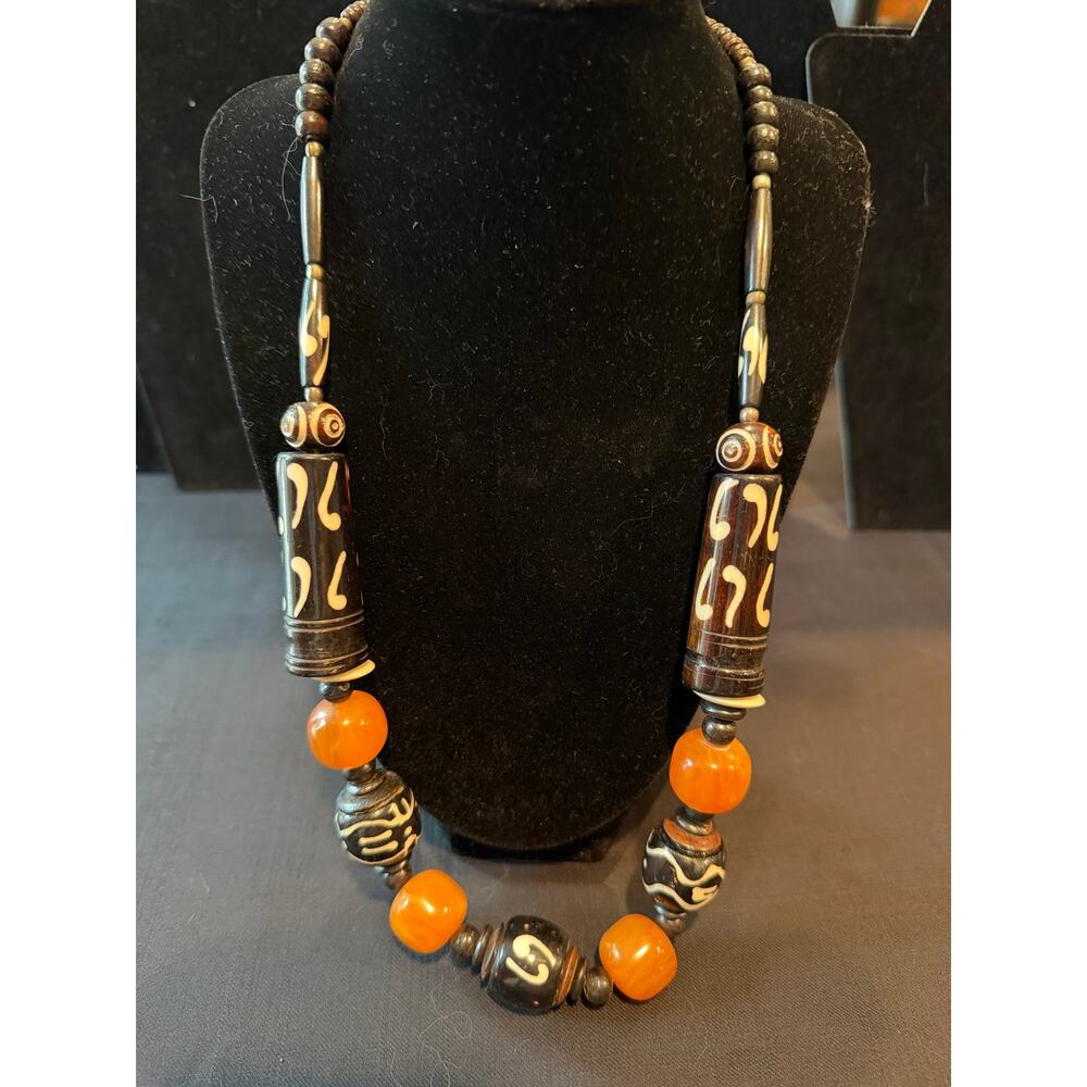 NWT Tibetan Dzi bead necklace, a traditional Himalayan culture spiritual 25”
